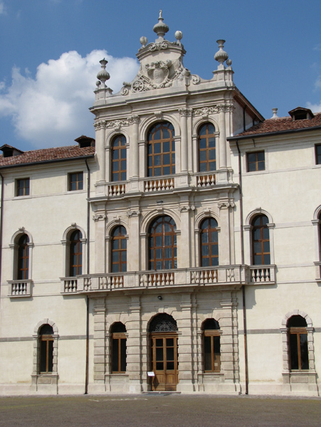 Collegio Manfredini, Este