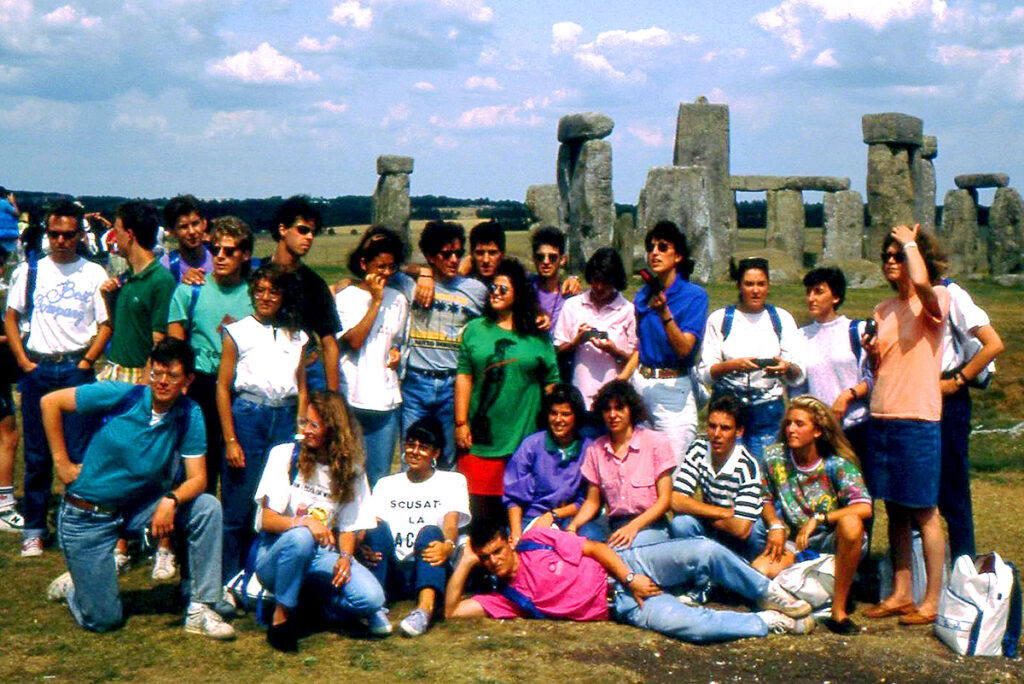 Gruppo TGS Eurogroup in visita a Stonehenge, UK, 1989 (foto: Archivio TGS Eurogroup)